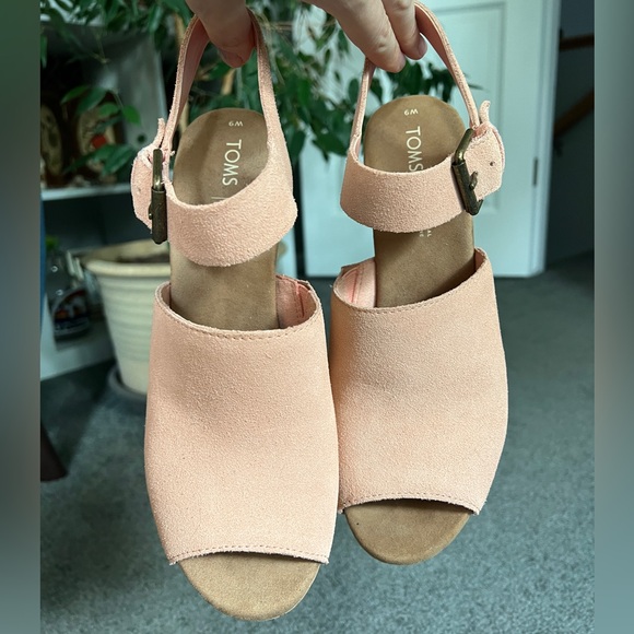 TOMS Tropez Cork Wedge Suede Sandal - Picture 4 of 8